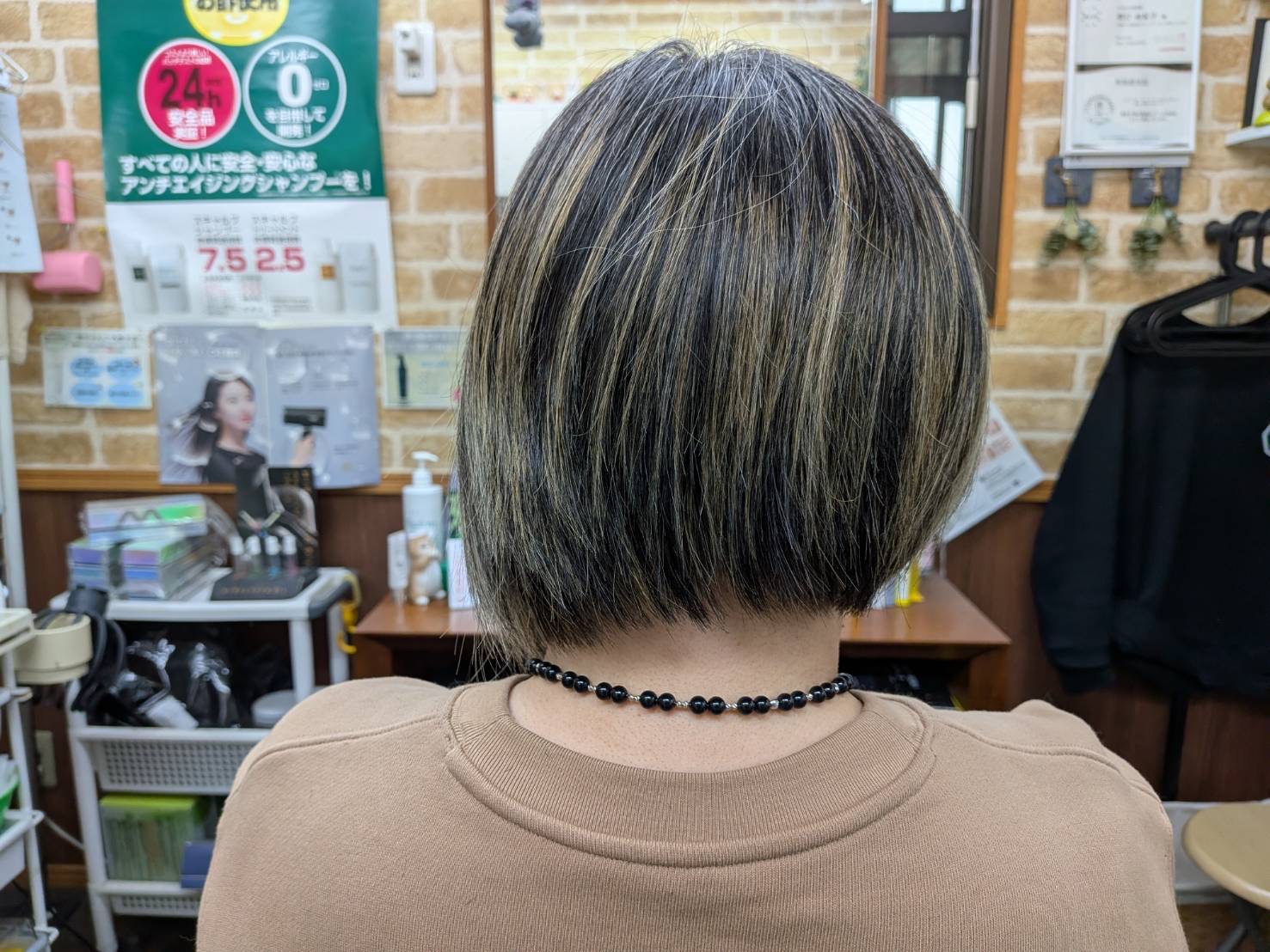 毛染めキャップを使用したハイライトカラー ①