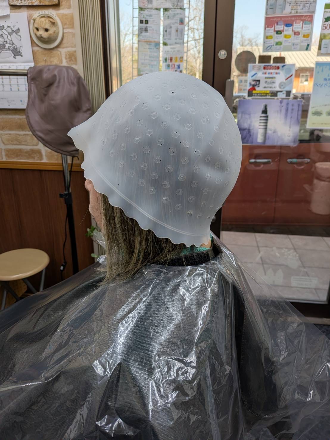 毛染めキャップを使用したハイライトカラー ④