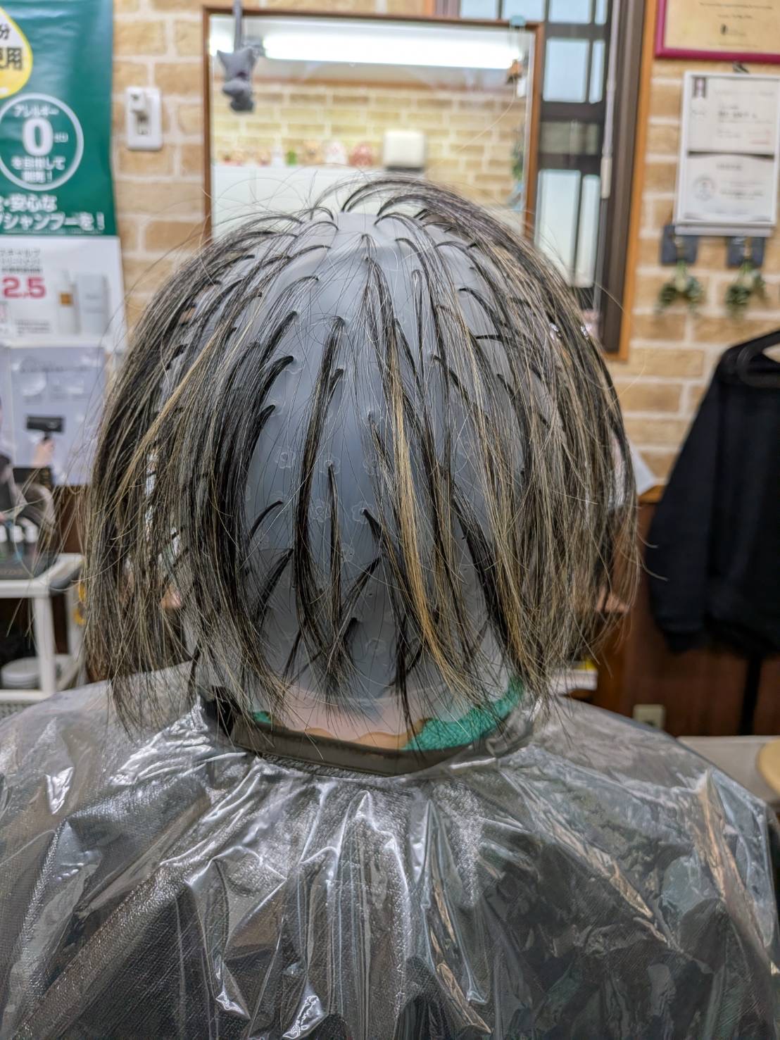 毛染めキャップを使用したハイライトカラー ⑤