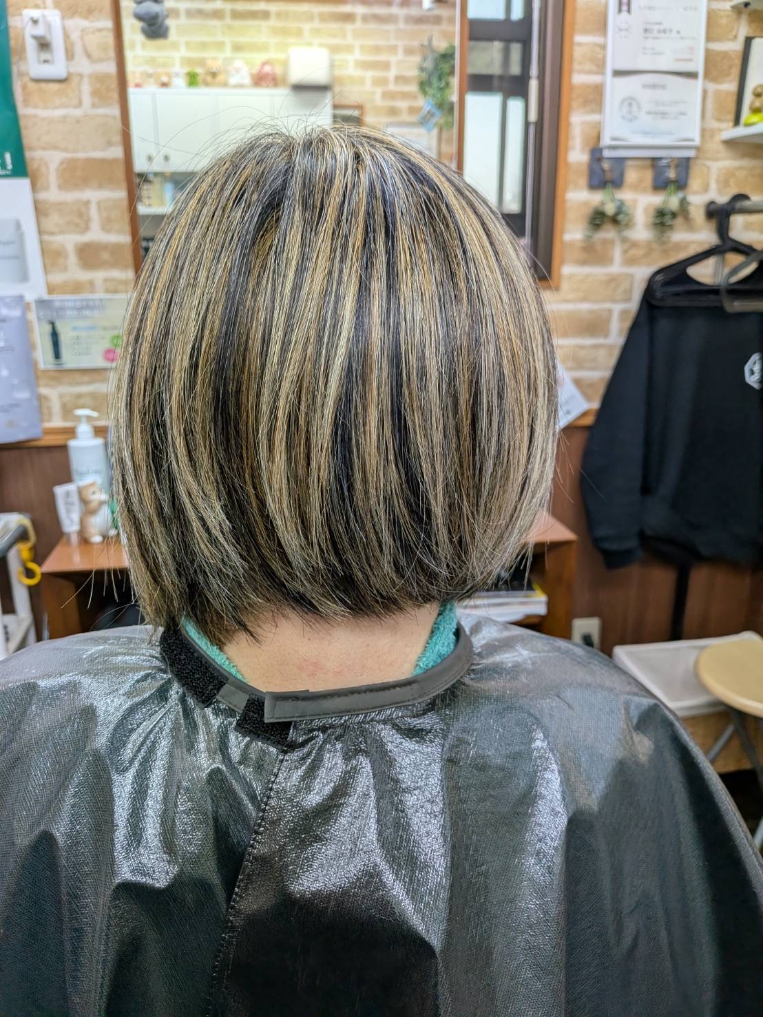 毛染めキャップを使用したハイライトカラー ⑧