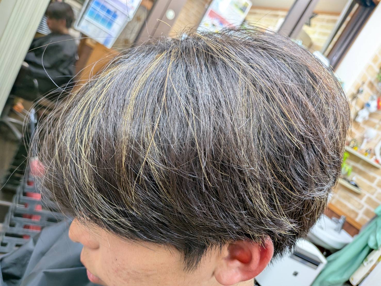 毛染めキャップを使用したハイライトカラー ②